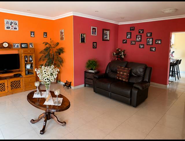 3 BEDROOM HOUSE FOR SALE IN ROTHDENE